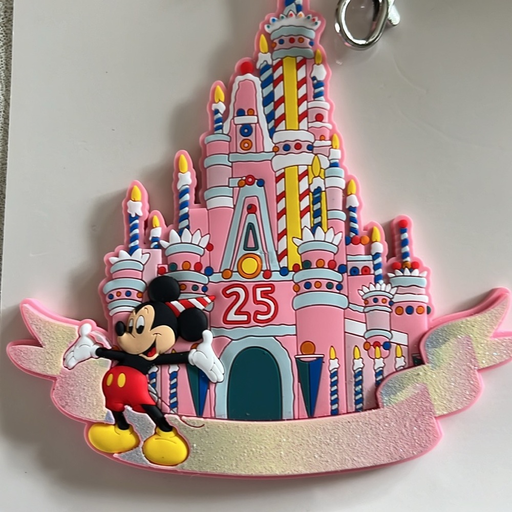 Disney 50th castle keychain brand new - Picture 2 of 2